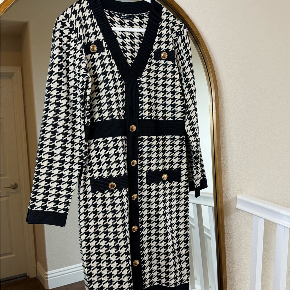 Chic Houndstooth Cardigan with Gold Buttons